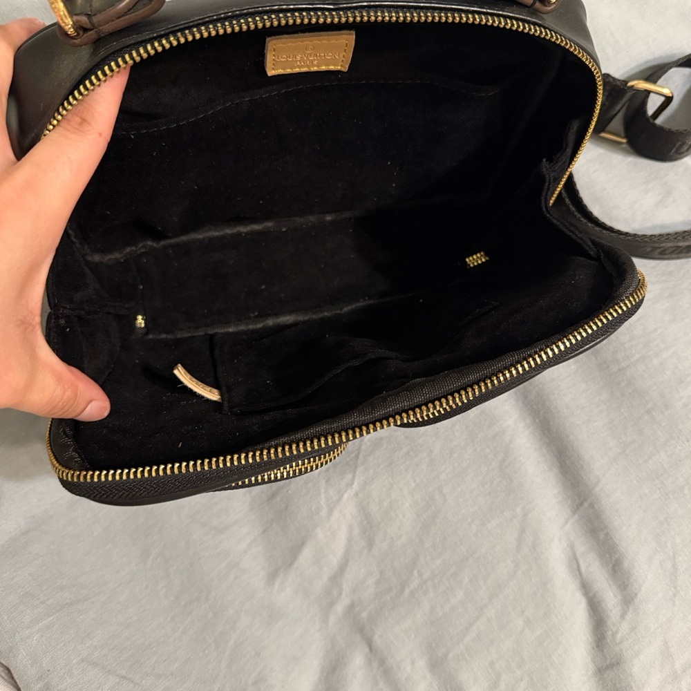 Black utility purse with black strap & gold hardware - Picture 4 of 10
